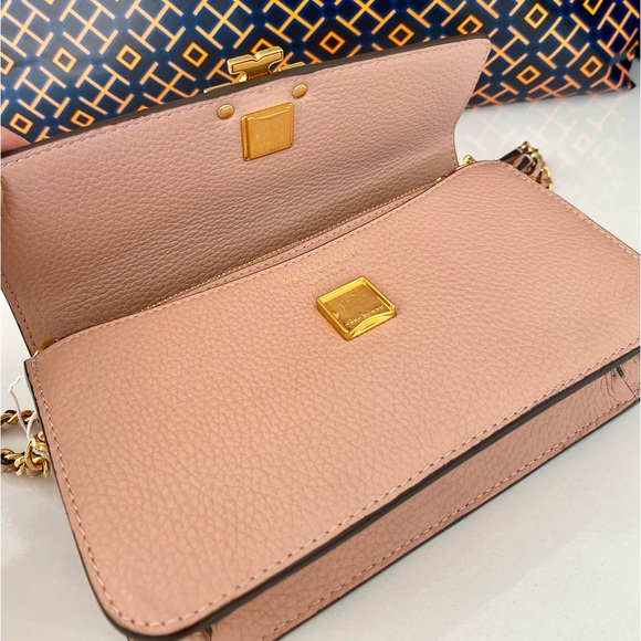 🎊SOLD🌸NEW🌸Tory Burch Britten chain wallet with wristbands for carry/crossbody - Picture 6 of 15
